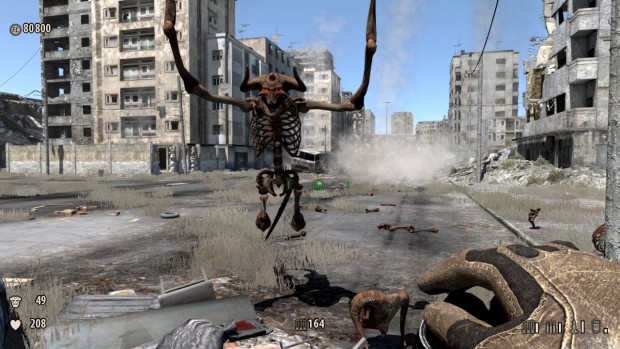 Ein Kleer-Skelett im Sprungangriff